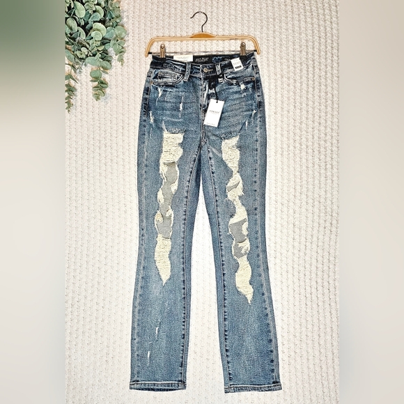 Judy Blue HR Medium Wash Straight Fit Heavy Distressed Denim Jeans 1/25 NWT - Picture 4 of 10